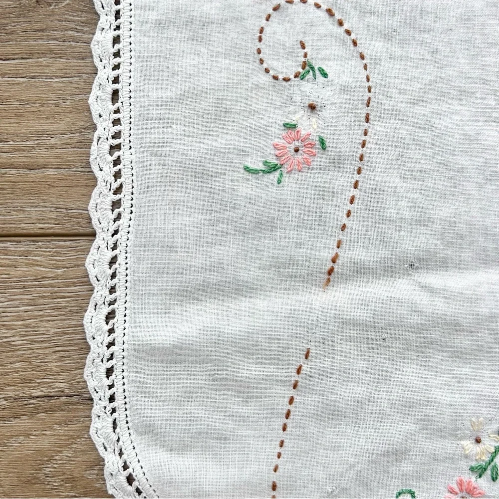 Vintage Embroidery Table‎ Runner Dresser Scarf White Floral Design Soft Romantic